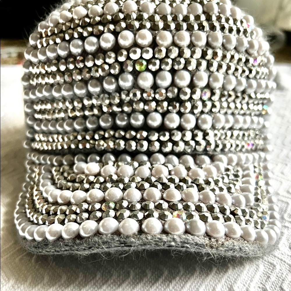 Jewel Cap with Stones and Pearls - Grey